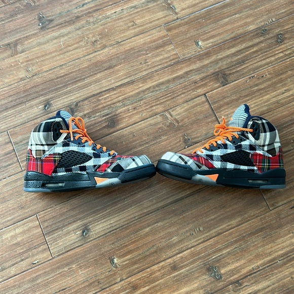 Air Jordan Orange Shoes for Boys Sizes  4 - Picture 2 of 4